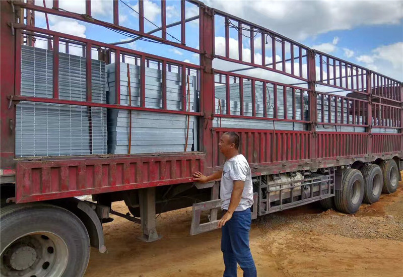 平臺(tái)格柵板.jpg 平臺(tái)格柵板.jpg